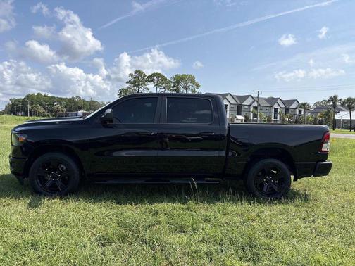 Diamond Black Crystal Pearlcoat 2024 RAM 1500 Big Horn/Lone Star