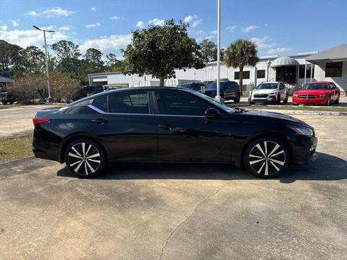 2021 Nissan Altima SR FWD