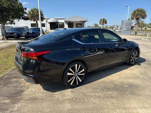 2021 Nissan Altima SR FWD