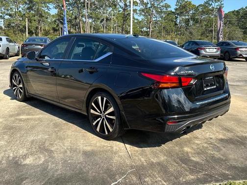 2021 Nissan Altima SR FWD