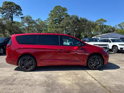 2026 Chrysler Pacifica L