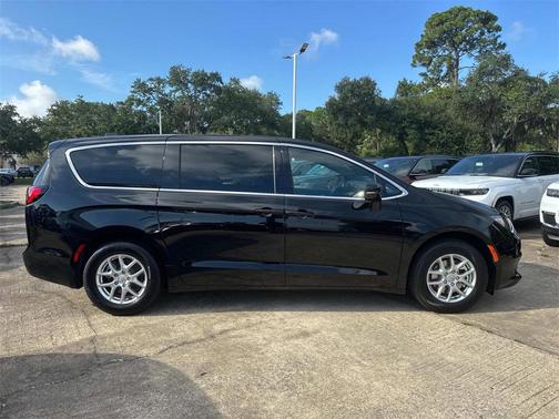 2026 Chrysler Voyager LX