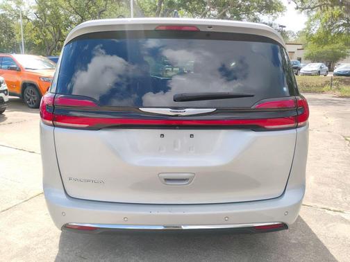 Silver Mist Clearcoat 2023 Chrysler Pacifica Touring L