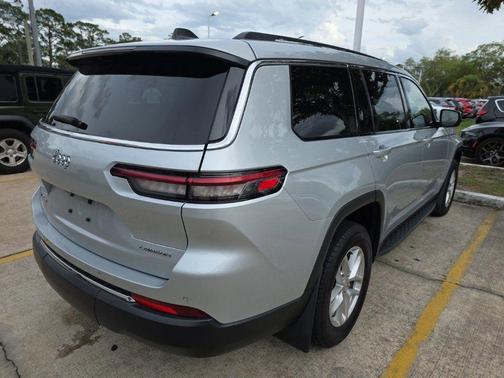 2022 Jeep Grand Cherokee L Laredo