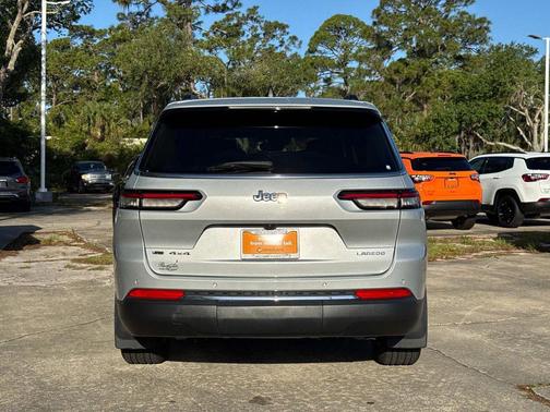 2022 Jeep Grand Cherokee L Laredo