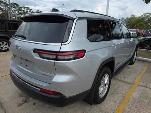 2022 Jeep Grand Cherokee L Laredo