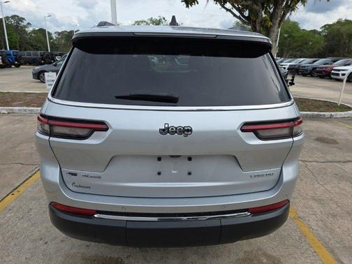 2022 Jeep Grand Cherokee L Laredo