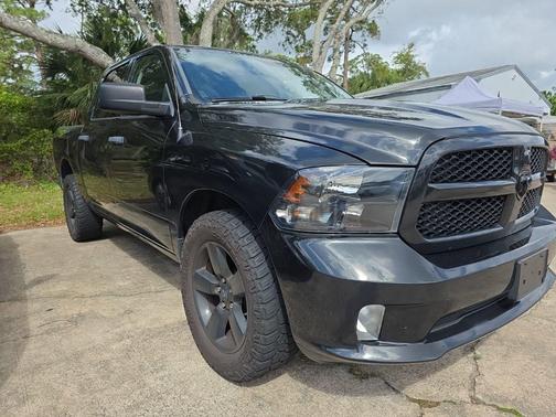 Brilliant Black Crystal Pearlcoat 2017 RAM 1500 Express