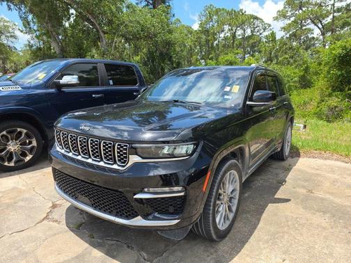 Diamond Black Crystal Pearlcoat 2023 Jeep Grand Cherokee Summit