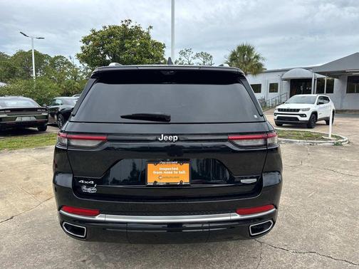 Diamond Black Crystal Pearlcoat 2023 Jeep Grand Cherokee Summit