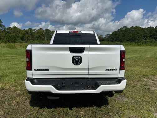Ivory White Tri-Coat Pearlcoat 2026 RAM 1500 Laramie