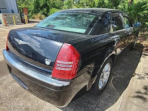 2005 Chrysler 300C Base