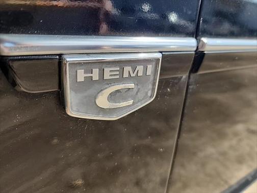 2005 Chrysler 300C Base