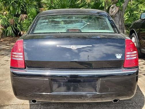2005 Chrysler 300C Base