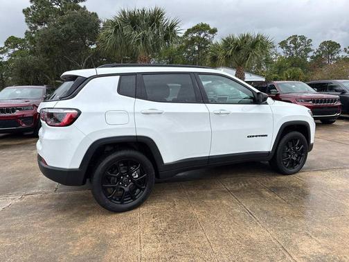 Bright White Clearcoat 2026 Jeep Compass Latitude
