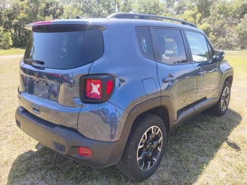 Slate Blue Pearlcoat 2023 Jeep Renegade Upland