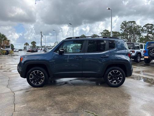 Slate Blue Pearlcoat 2023 Jeep Renegade Upland