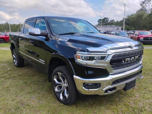 Diamond Black Crystal Pearlcoat 2023 RAM 1500 Limited