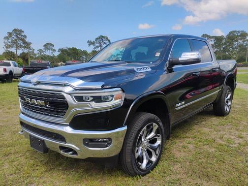 Diamond Black Crystal Pearlcoat 2023 RAM 1500 Limited