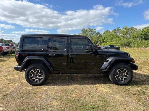 2025 Jeep Wrangler 4-Door Sahara 4x4