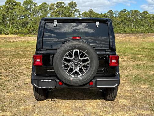 2025 Jeep Wrangler 4-Door Sahara 4x4