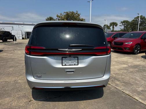 Silver Mist Clearcoat 2026 Chrysler Pacifica L