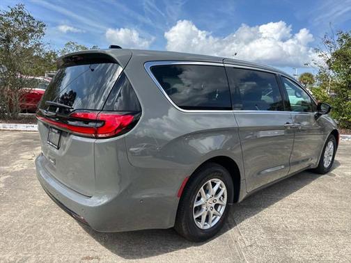2025 Chrysler Pacifica L