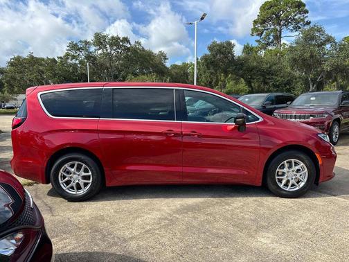 Red Hot Pearlcoat 2026 Chrysler Pacifica L