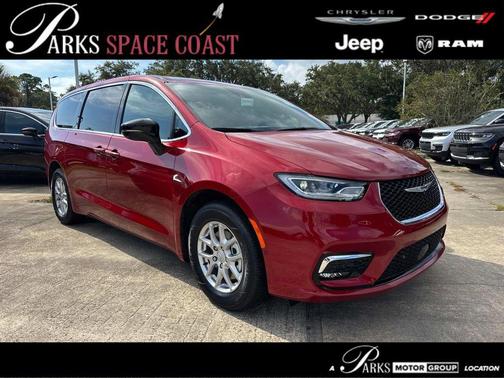 Red Hot Pearlcoat 2026 Chrysler Pacifica L