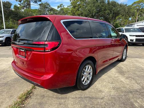 Red Hot Pearlcoat 2026 Chrysler Pacifica L