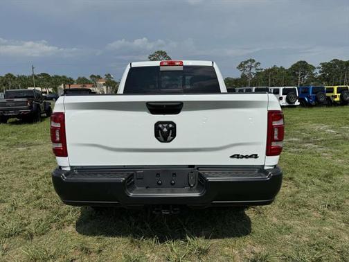 2024 RAM 2500 Tradesman Crew Cab 4x4 6'4' Box