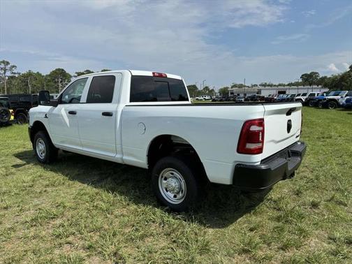 2024 RAM 2500 Tradesman Crew Cab 4x4 6'4' Box