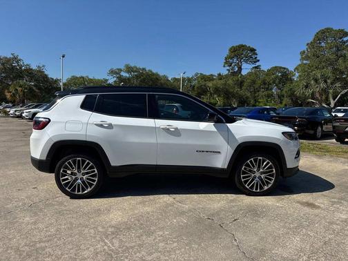 Bright White Clearcoat 2023 Jeep Compass Limited