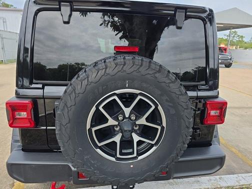 Black Clearcoat 2024 Jeep Wrangler Rubicon