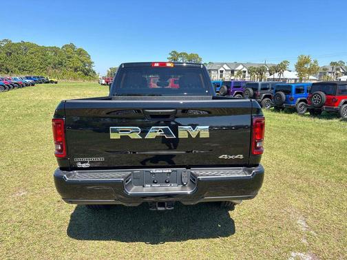 Diamond Black Crystal Pearlcoat 2026 RAM 2500 Big Horn Crew Cab 4x4 6'4' Box