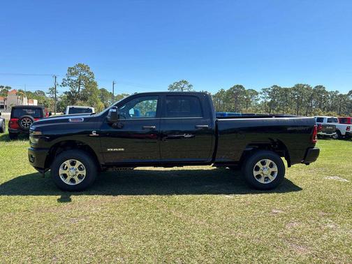 Diamond Black Crystal Pearlcoat 2026 RAM 2500 Big Horn Crew Cab 4x4 6'4' Box