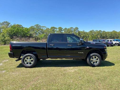 Diamond Black Crystal Pearlcoat 2026 RAM 2500 Big Horn Crew Cab 4x4 6'4' Box