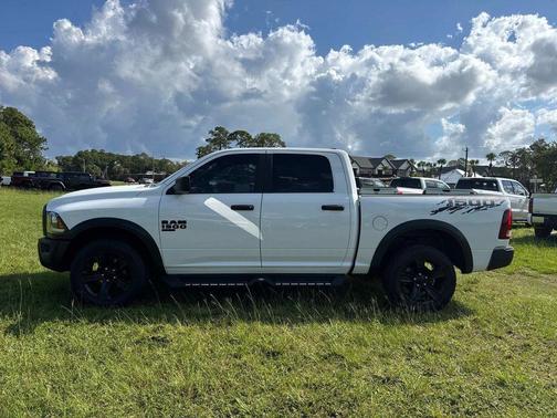 Bright White Clearcoat 2022 RAM 1500 Classic Warlock Crew Cab 4x4 5'7' Box
