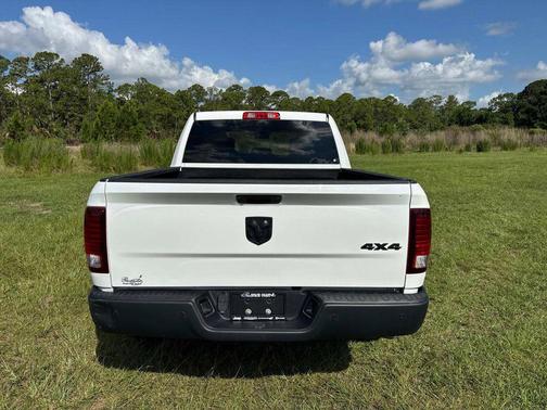 Bright White Clearcoat 2022 RAM 1500 Classic Warlock Crew Cab 4x4 5'7' Box