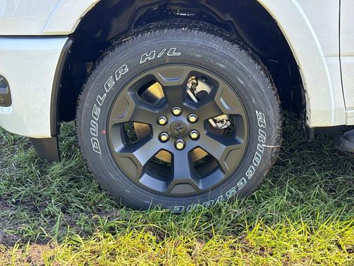 Bright White Clearcoat 2026 RAM 1500 Big Horn/Lone Star