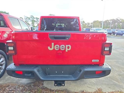 Firecracker Red Clearcoat 2021 Jeep Gladiator Overland