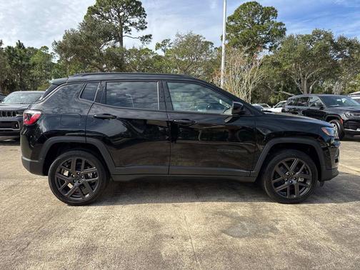 Diamond Black Crystal Pearlcoat 2026 Jeep Compass Latitude