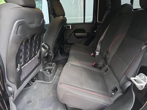 Black Clearcoat 2022 Jeep Gladiator Rubicon