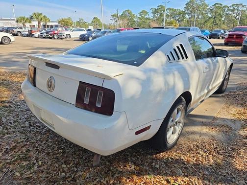 2007 Ford Mustang Deluxe