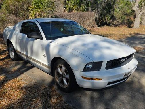2007 Ford Mustang Deluxe