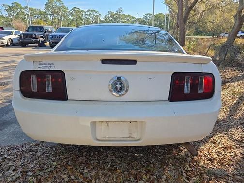2007 Ford Mustang Deluxe
