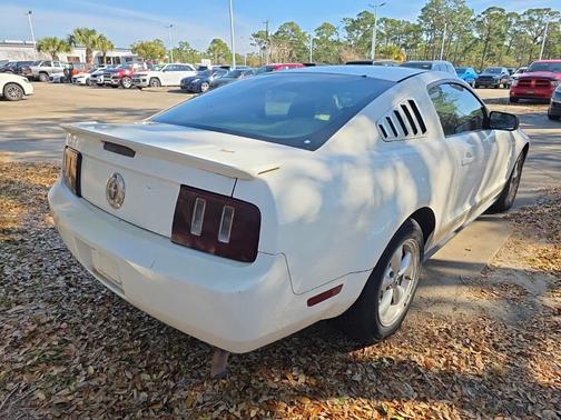 2007 Ford Mustang Deluxe