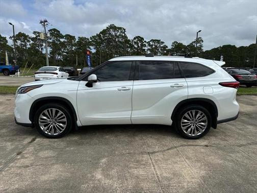 2022 Toyota Highlander Platinum