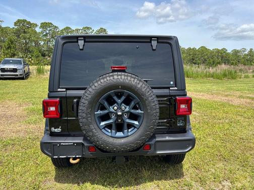Black Clearcoat 2026 Jeep Wrangler 85th Anniversary