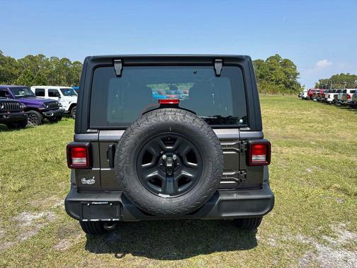 Granite Crystal Metallic Clearcoat 2026 Jeep Wrangler Sport